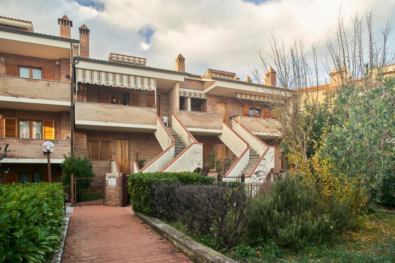 Little Brick House On Siena Hills With Balconies Apartment Exterior photo